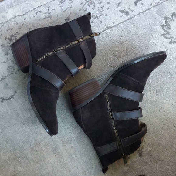 UO Kelsi Dagger Brooklyn Dana Buckle Boot - Picture 8 of 8